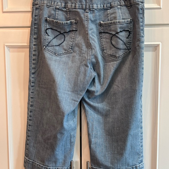 Chico’s Large / Size 14 Platinum Denim Capri Jeans - Light Wash (Chico’s 2.5) - Picture 6 of 6